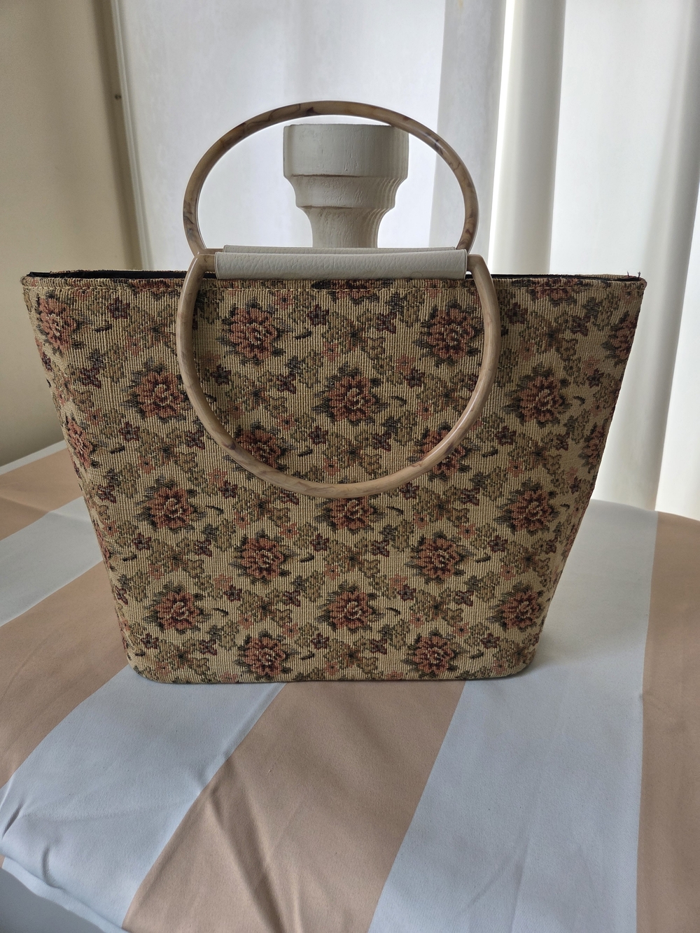 Vtg Structured Floral Tapestry Carpet Bag Handbag Lucite Handle Leather Trim